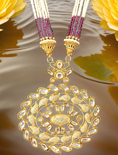 Fine Quality Kundan Pendant Necklace Set