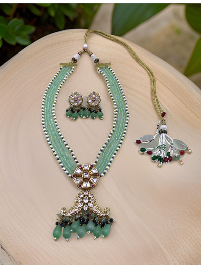 Stylish Pearl Kundan Necklace Set