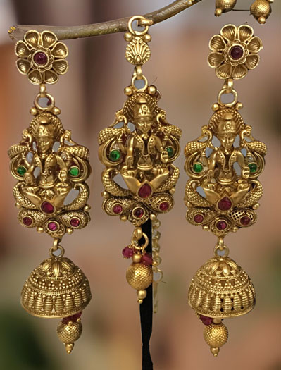 Varalaxmi Antique Choker Set