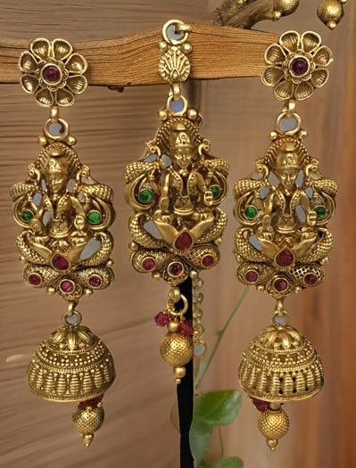 Varalaxmi Antique Choker Set