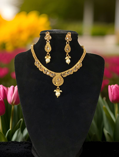 Antique Gold Kundan Choker Set