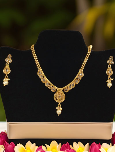 Antique Gold Kundan Choker Set