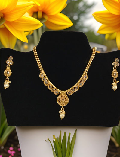 Antique Gold Kundan Choker Set