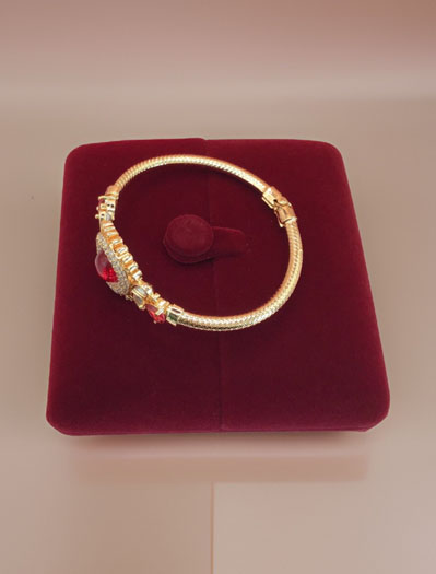 Gold polish AD/Kundan Bracelets