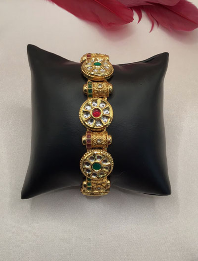 Fancy Kundan Loose Bracelets in Gold polish