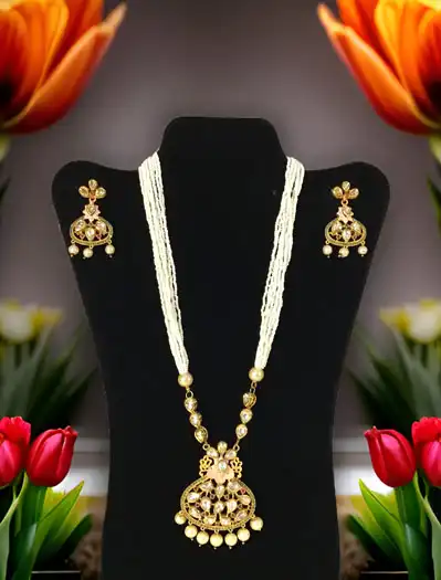 Delicate Pearl Kundan Pendant Set