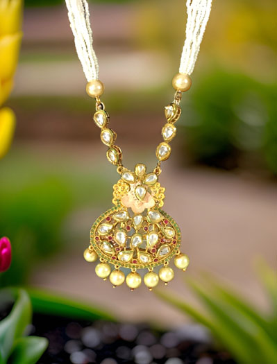 Delicate Pearl Kundan Pendant Set