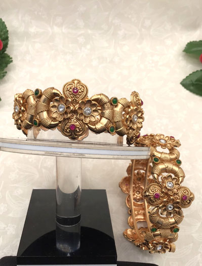 Premium Quality Antique Gold Finish Designer Rajwadi Kada Bangles