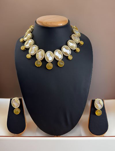 Gorgeous 24K gold plated natural mother of pearl choker necklace with matching earrings