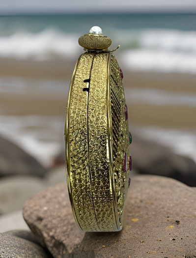 Antique Gold Plating MOP Clutch Purse