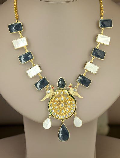 Flat Shaped Mother of Pearls Designer Necklace Set