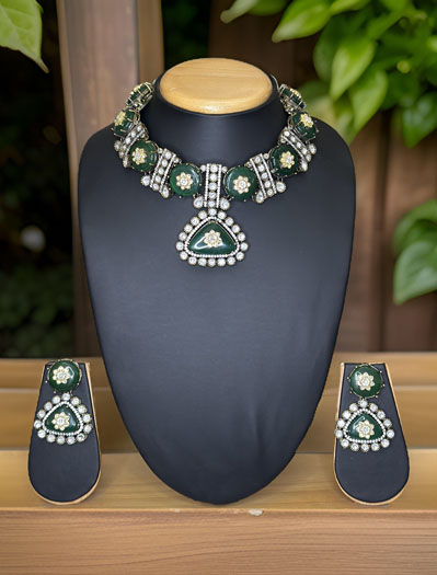 Tyaani Inspired Kundan Monalisa Tanjore Stone Necklace Set