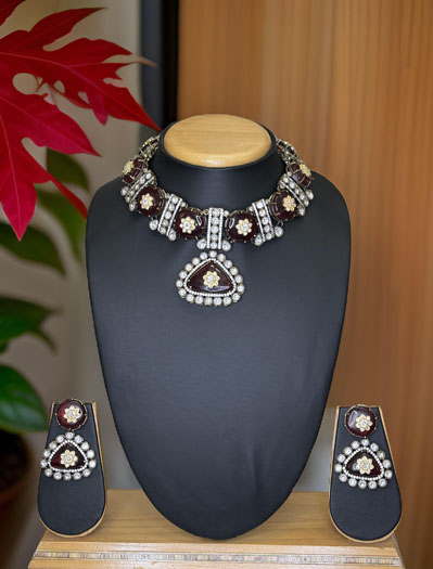 Tyaani Inspired Kundan Monalisa Tanjore Stone Necklace Set