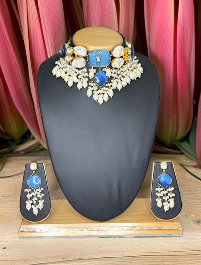 Mother of Pearls Cluster Choker Set