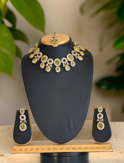 Premium Quality Kundan Monalisa Necklace Set with Maangtika