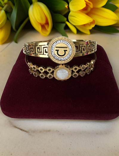 MOP Centered Dial 18k Gold Polish Charm Bracelet