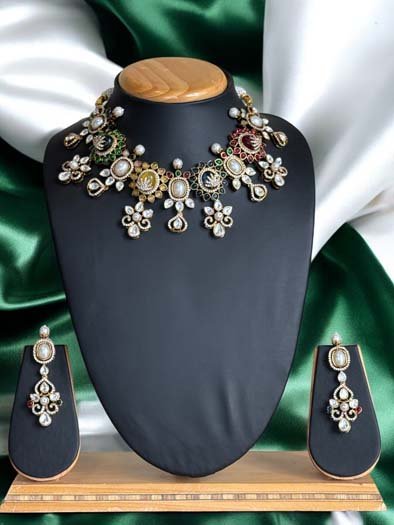 Navratan Monalisa Kundan Necklace Set