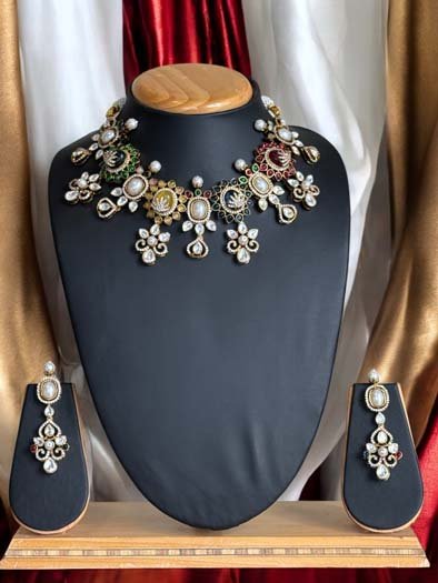 Navratan Monalisa Kundan Necklace Set