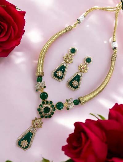 Amrapali Inspired Emerald Golden Hasli Set