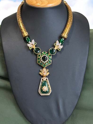 Amrapali Inspired Emerald Golden Hasli Set