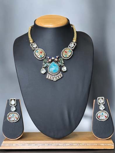 Amrapali Fusion Necklace Set