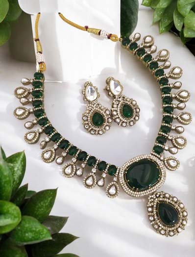 Exquisite Emerald Moissanite Polki Kundan Necklace Set