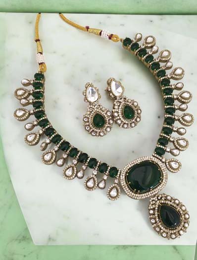 Exquisite Emerald Moissanite Polki Kundan Necklace Set