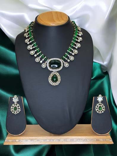 Exquisite Emerald Moissanite Polki Kundan Necklace Set