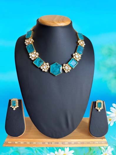 Famous Designer Inspired Monalisa Kundan Necklace Set