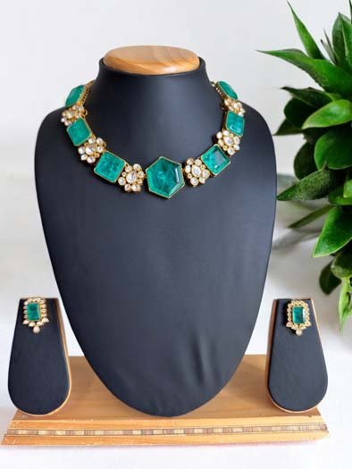 Famous Designer Monalisa Kundan Necklace Set