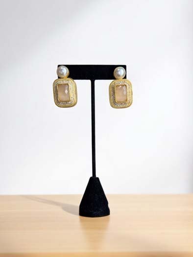 Elegant Mother of Pearls Necklace Set