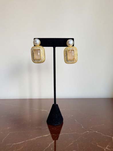 Elegant Mother of Pearls Necklace Set