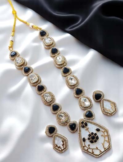 Sabyasachi Inspired Necklace set with MOP Pendant