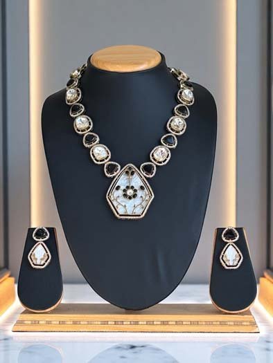 Sabyasachi Inspired Necklace set with MOP Pendant