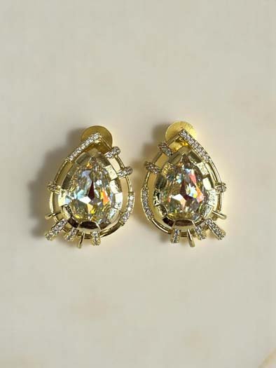 Shimmering Pear Cut Swarovski Stud Earrings (24k Gold Plated)
