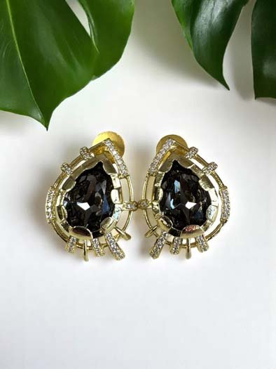 Shimmering Pear Cut Swarovski Stud Earrings (24k Gold Plated)