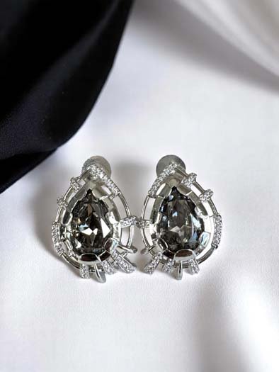 Shimmering Pear Cut Swarovski Stud Earrings (Rhodium)