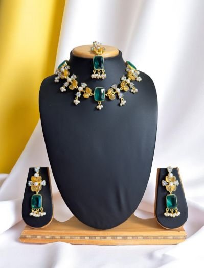Super Elegant Mother of Pearls Designer Necklace Set