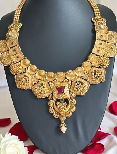 Antique Gold Finish Traditional Necklace Set
