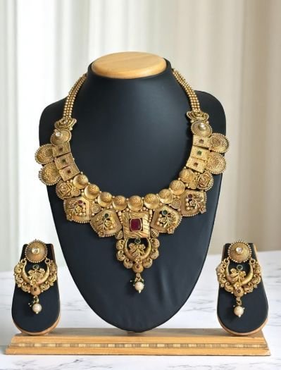 Antique Gold Finish Traditional Necklace Set