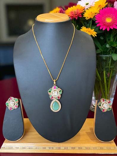 Antique Design Pendant set