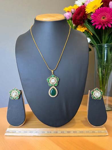 Antique Design Pendant set