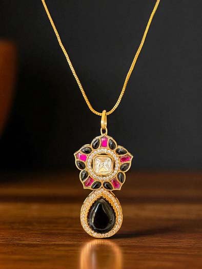 Antique Design Pendant set