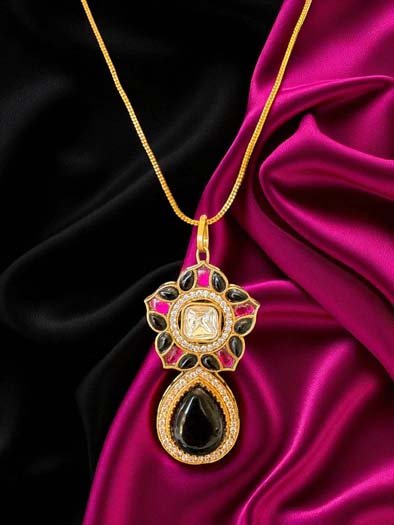 Antique Design Pendant set