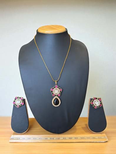 Antique Design Pendant set