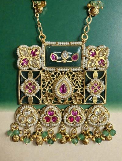 Heritage Rajwadi Antique Gold Pendant Set