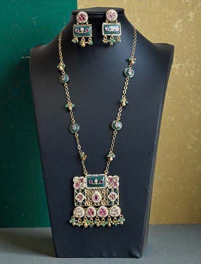Heritage Rajwadi Antique Gold Pendant Set