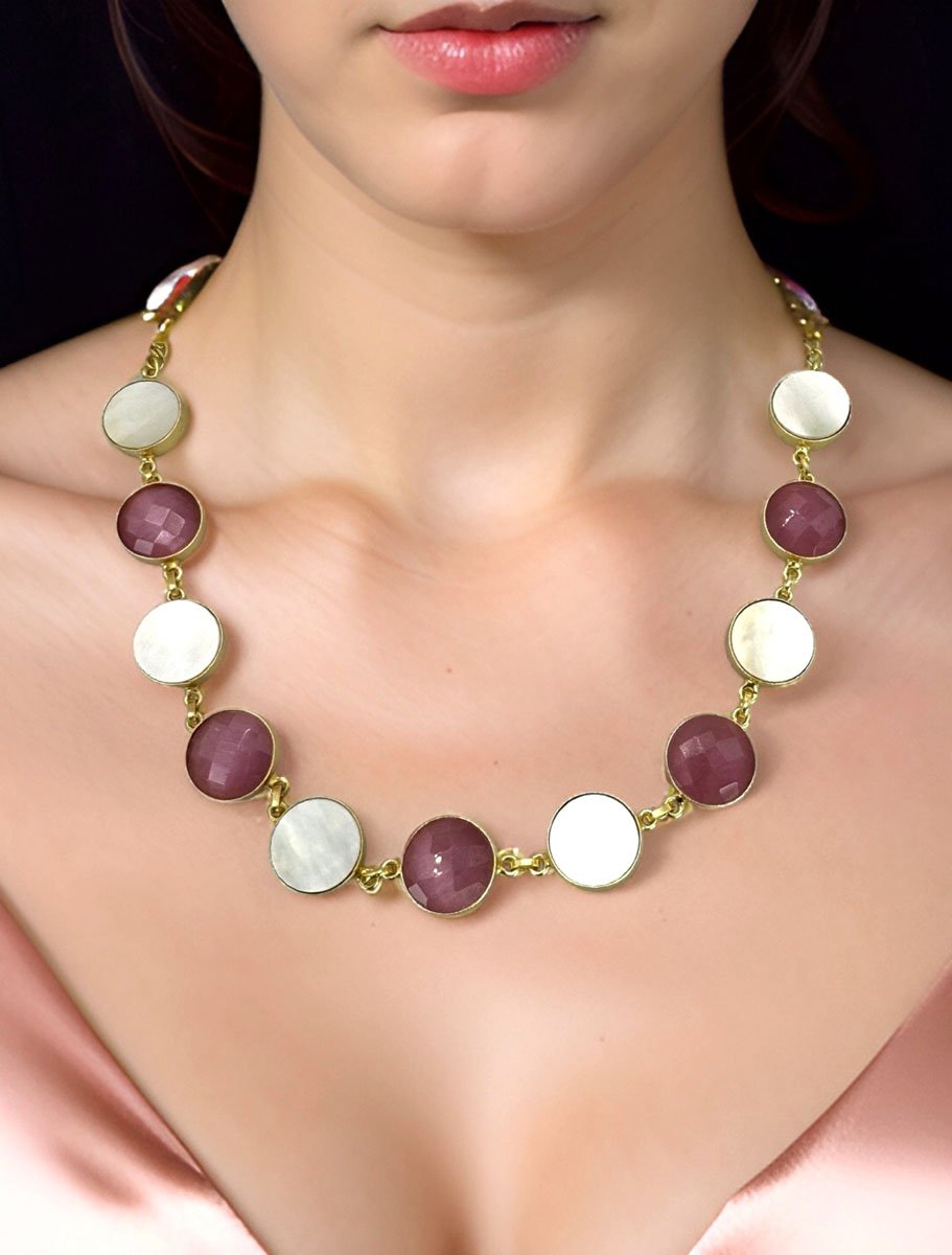 Contemporary Flat Shaped Mother of Pearls Necklace Set