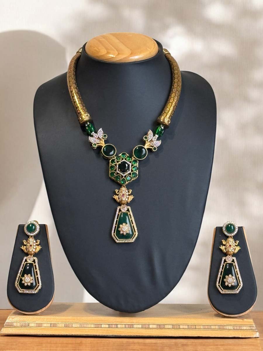 Amrapali Inspired Emerald Golden Hasli Set