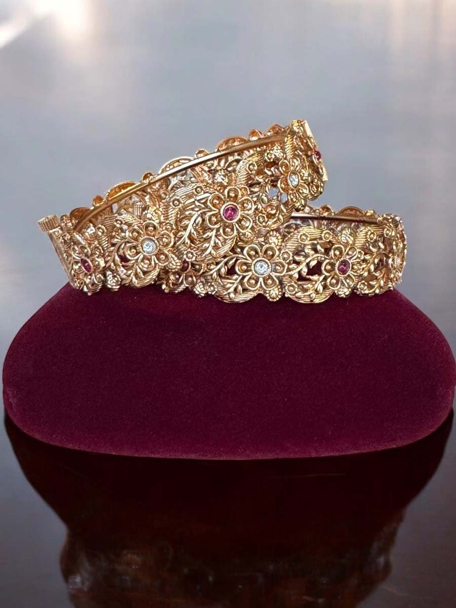 Antique Gold Rajwadi Kada Bangles
